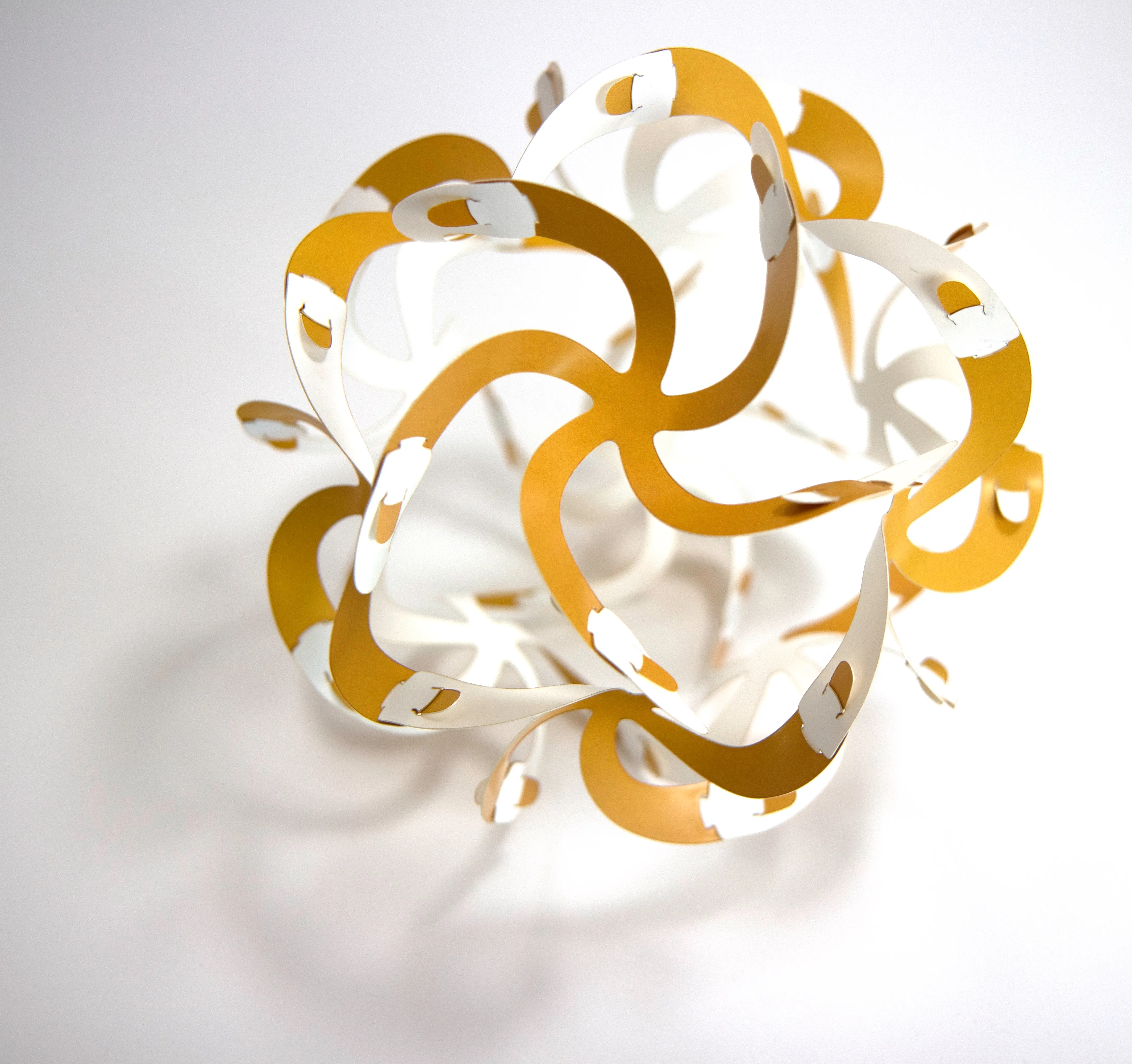 Orientation-reversing icosahedral Curvahedra,  pieces that reverse handedness across each join