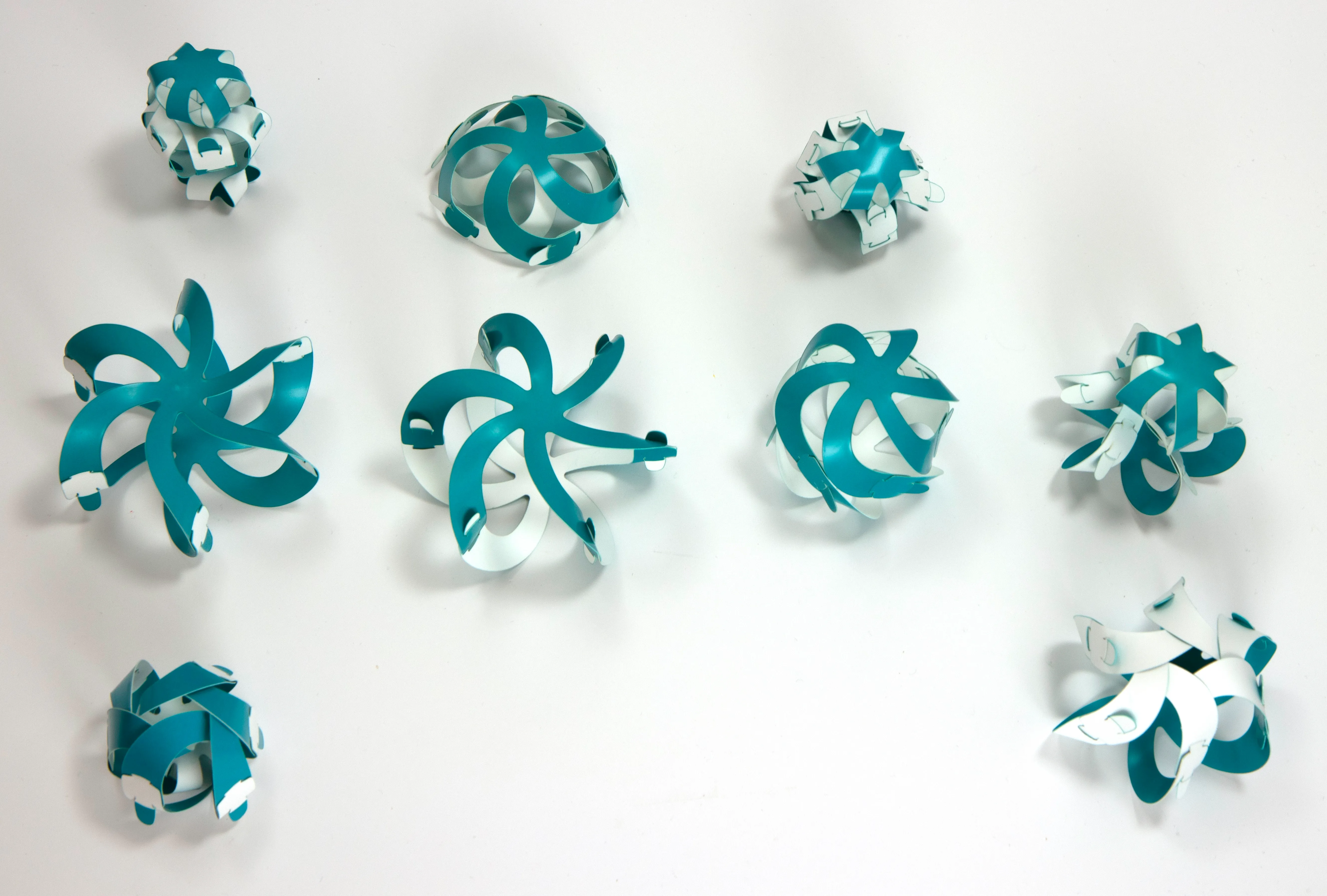 Orientation-reversing Curvahedra assembly with 6-fold symmetric structure, ICERM 2019